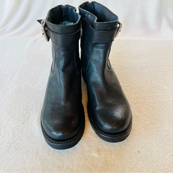 FRYE VERONICA BLACK MOTO ENGINEER SHORT LEATHER BUCKLE BOOTS SIZE 8 - Picture 5 of 11